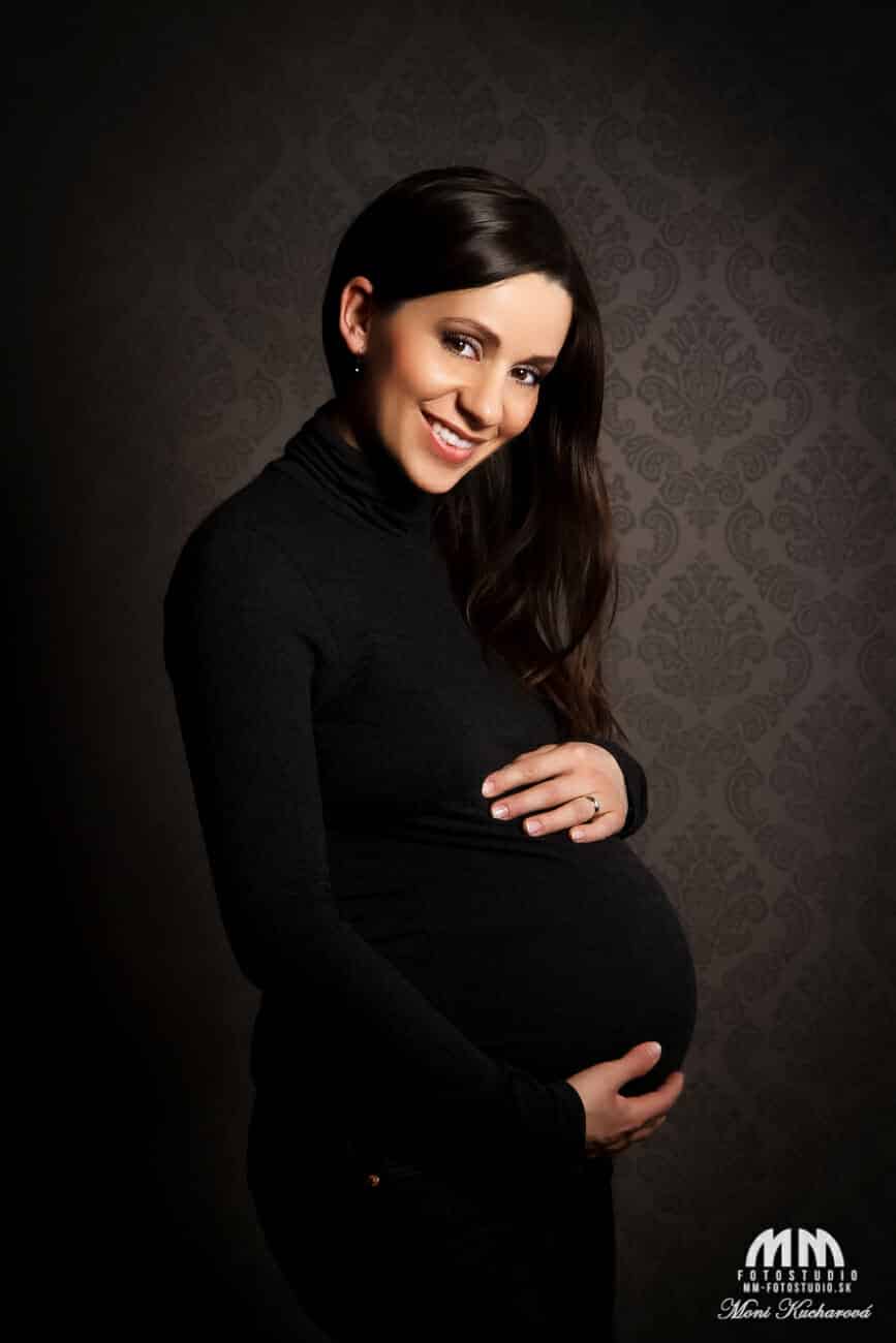 profesionálne fotenie Bratislava Moni Kucharová fotenie bruška tehotenske fotky tehotenstvo bruško atelier