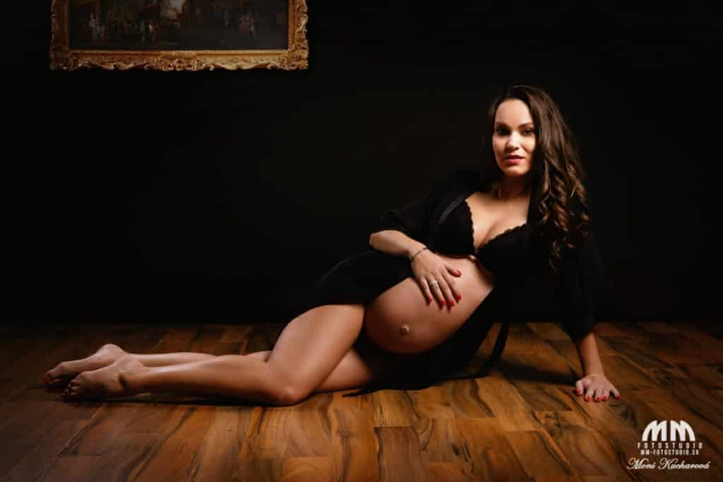 tehotenstvo bruško atelier Moni Kucharová tehotenske fotky Tehotenské fotografie fotenie bruška