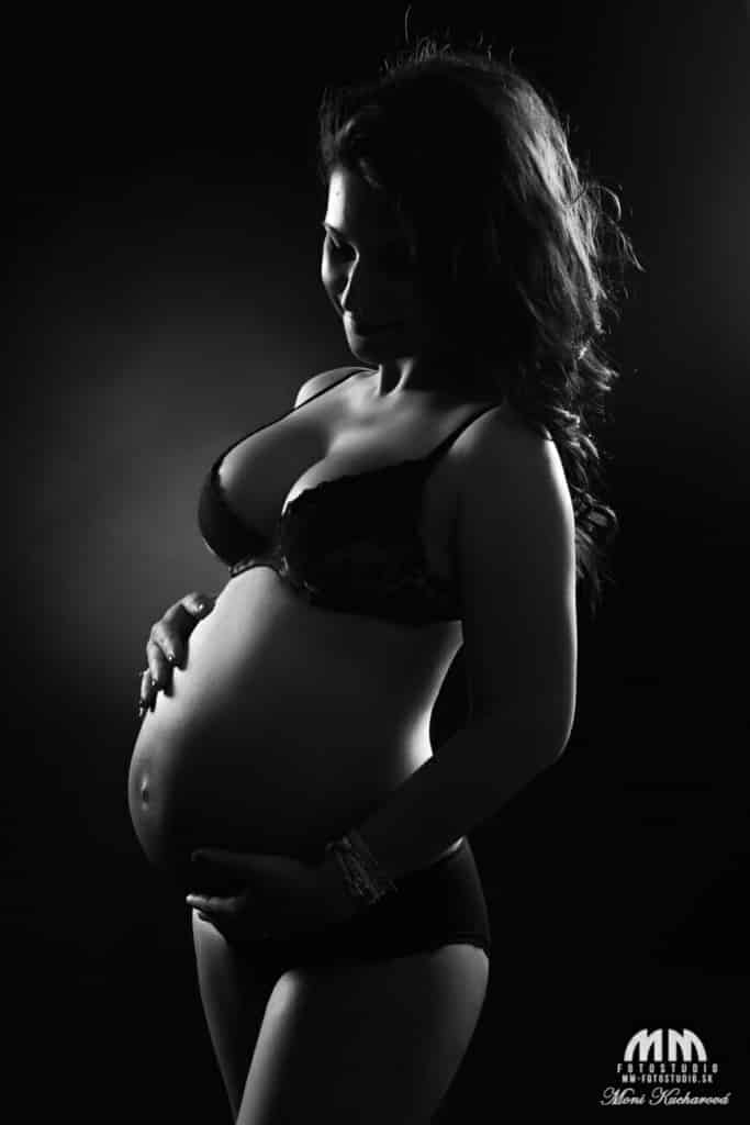 tehotenske fotky tehotenské akty atelier fotoštúdio profesionálne fotenie Bratislava umelecké tehotenské akty