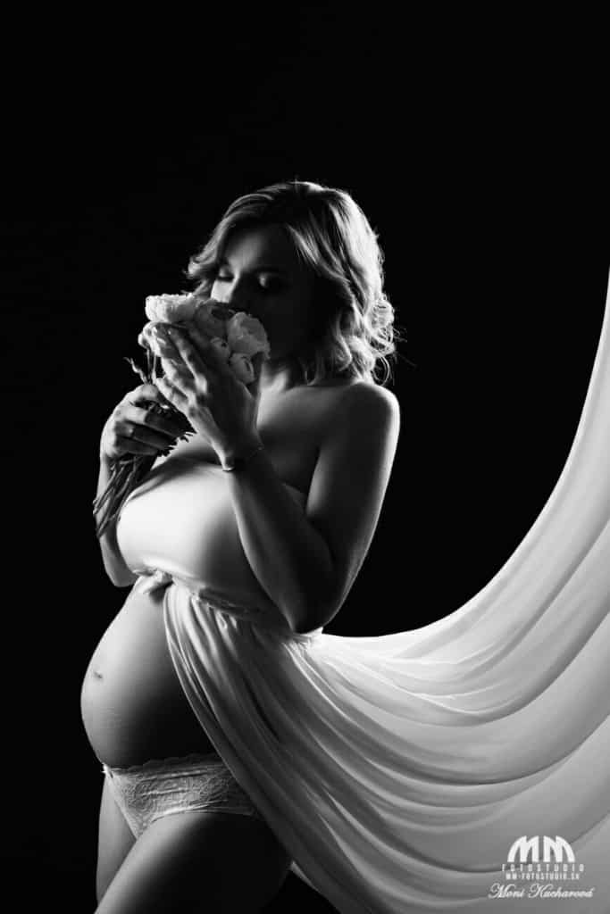 umelecké tehotenské akty fotenie bruska fotenie tehuliek Moni Kucharová Tehotenské fotografie tehulky
