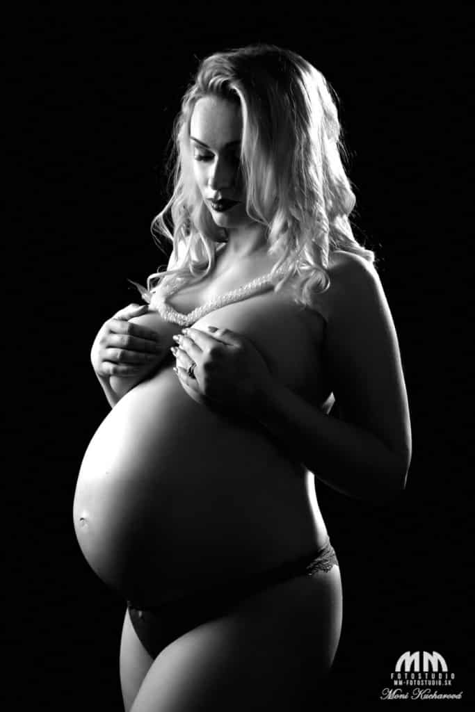 tehotenské akty fotenie tehuliek fotenie bruska profesionálne fotenie Bratislava umelecké tehotenské akty fotenie doma