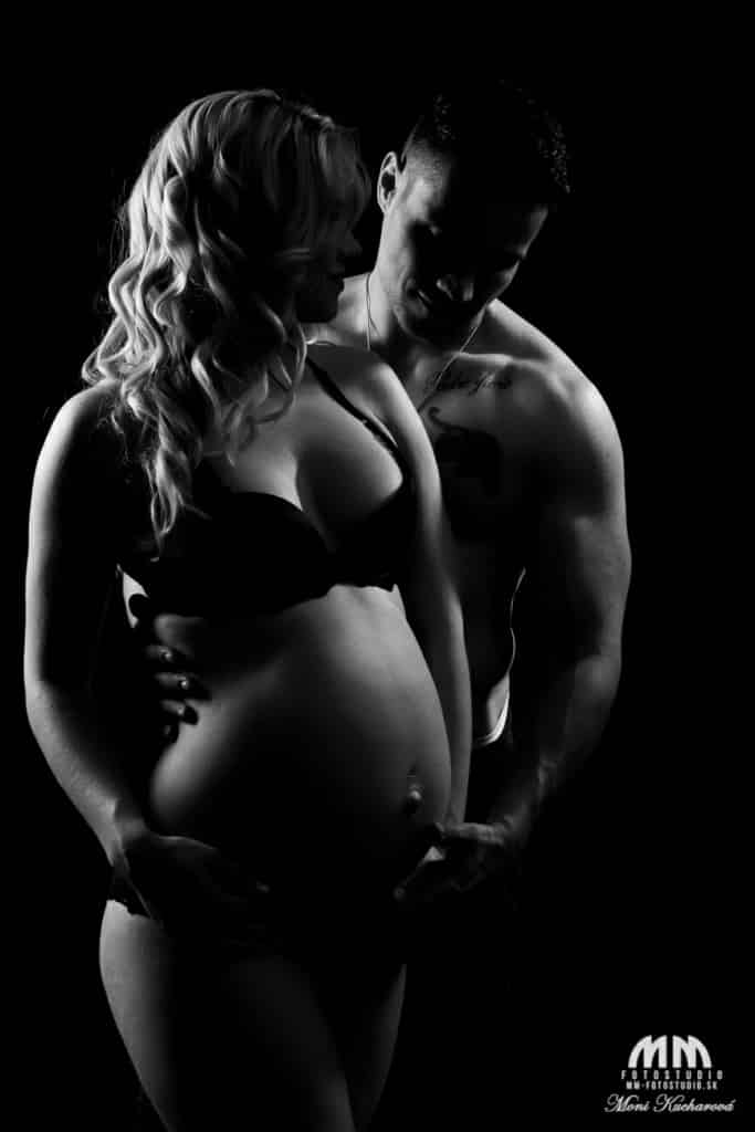 fotografka umelecké tehotenské akty fotenie bruska fotenie doma tehotenske fotky Moni Kucharová