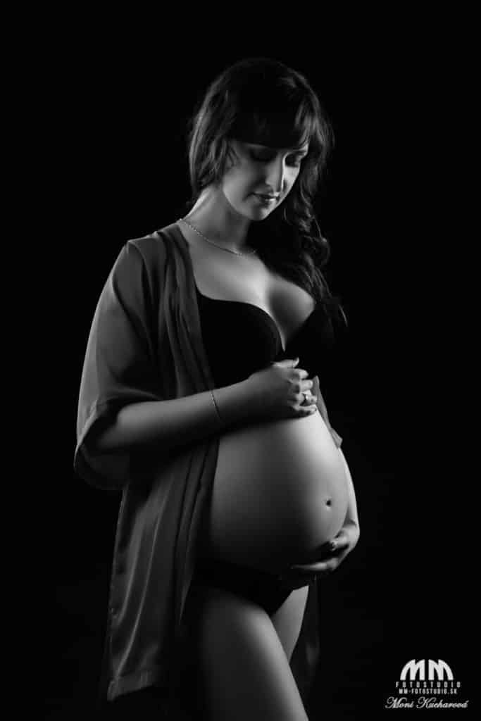 Moni Kucharová tehulky fotoštúdio fotenie aktov tehotenske fotky fotenie doma