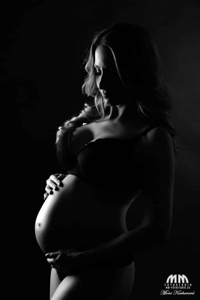 fotenie doma Moni Kucharová umelecké tehotenské akty fotoštúdio tehulky fotenie tehuliek