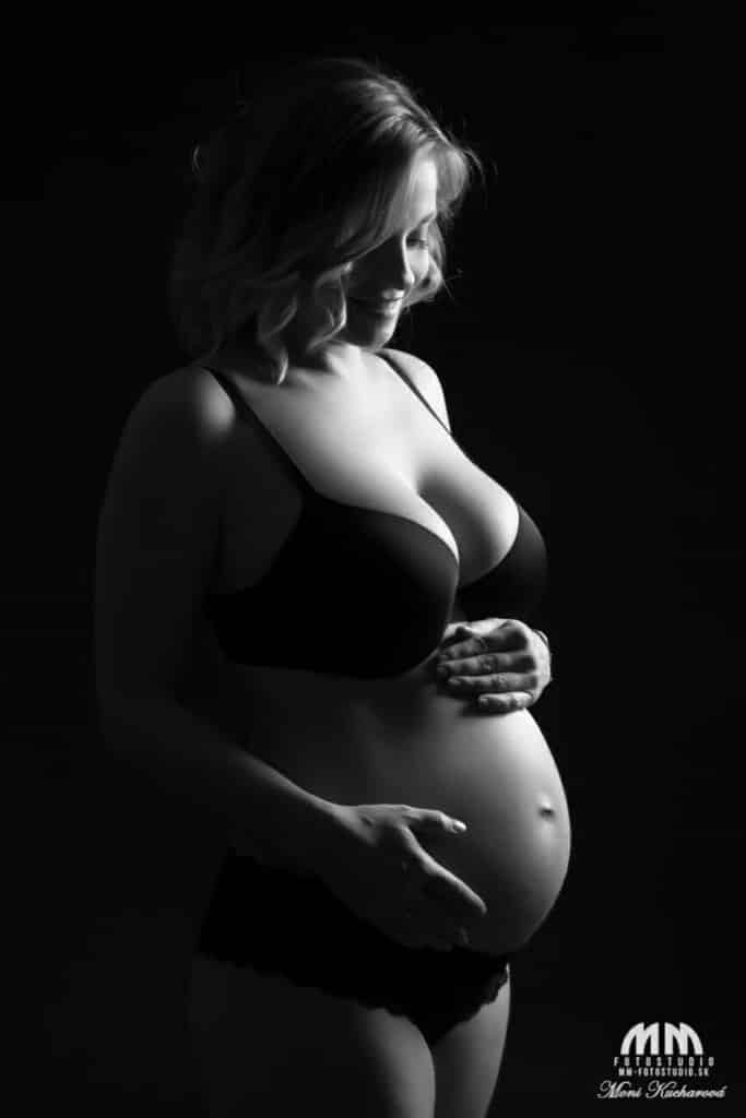 fotografka profesionálne fotenie Bratislava umelecké tehotenské akty tehulky Tehotenské fotografie fotenie doma
