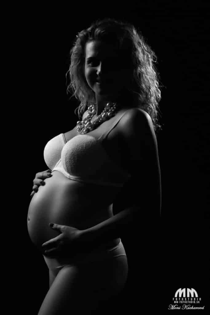 Tehotenské fotografie umelecké tehotenské akty fotenie tehuliek fotenie aktov fotenie bruska atelier
