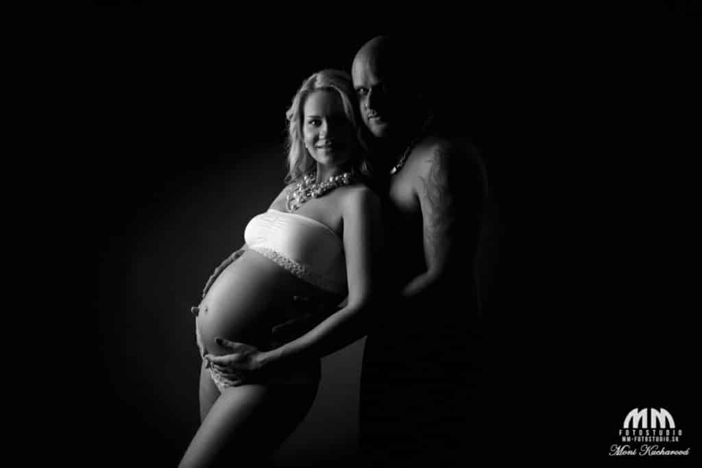 fotenie doma Moni Kucharová tehotenské akty fotenie bruska Tehotenské fotografie fotoštúdio