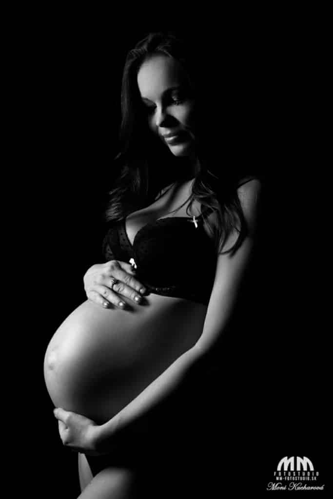 tehotenske fotky tehotenské akty atelier profesionálne fotenie Bratislava fotografka fotoštúdio