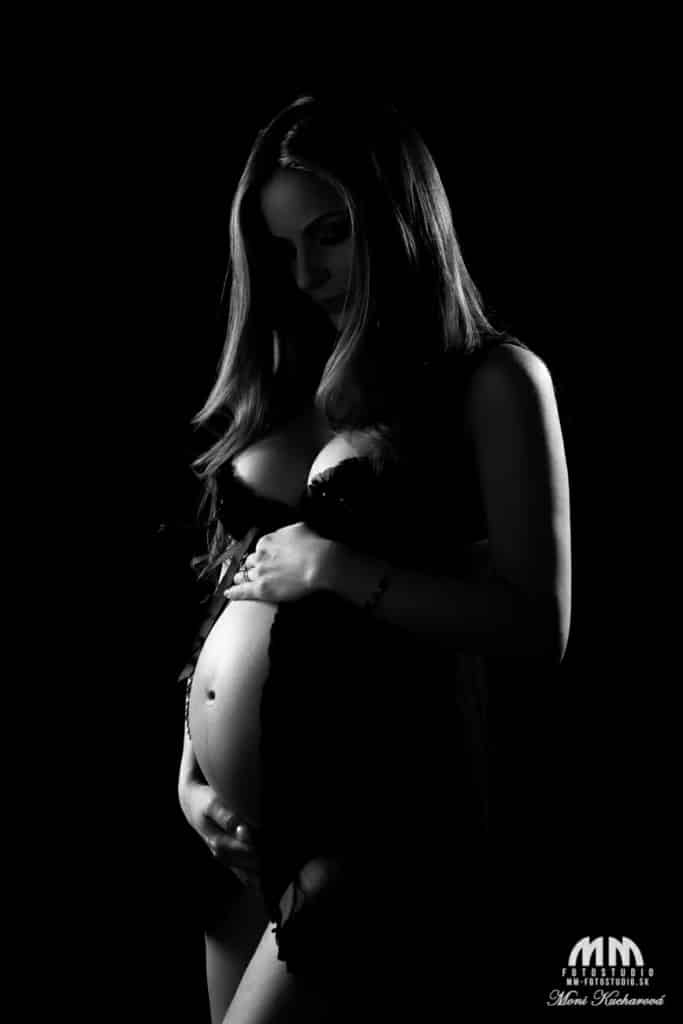 Moni Kucharová fotenie bruska fotenie aktov tehotenske fotky fotoštúdio tehotenské akty