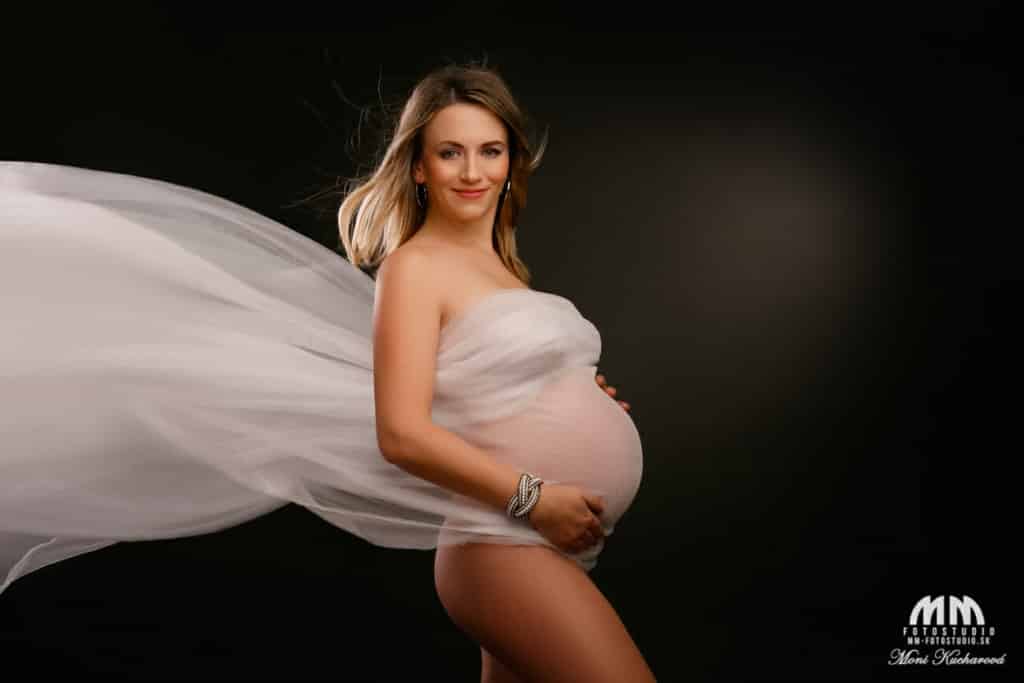 Tehotenské fotografie maminy profesionálne fotenie Bratislava fotenie doma fotografka fotenie bruska