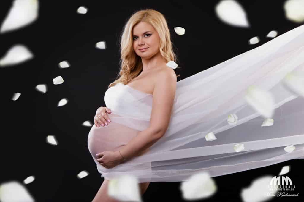 tehotenské fotenie atelier maminy fotenie tehuliek profesionálne fotenie Bratislava Moni Kucharová