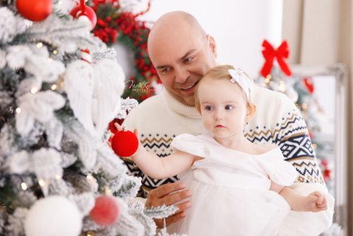 Úsmevné momenty rodinného vianočného fotenia